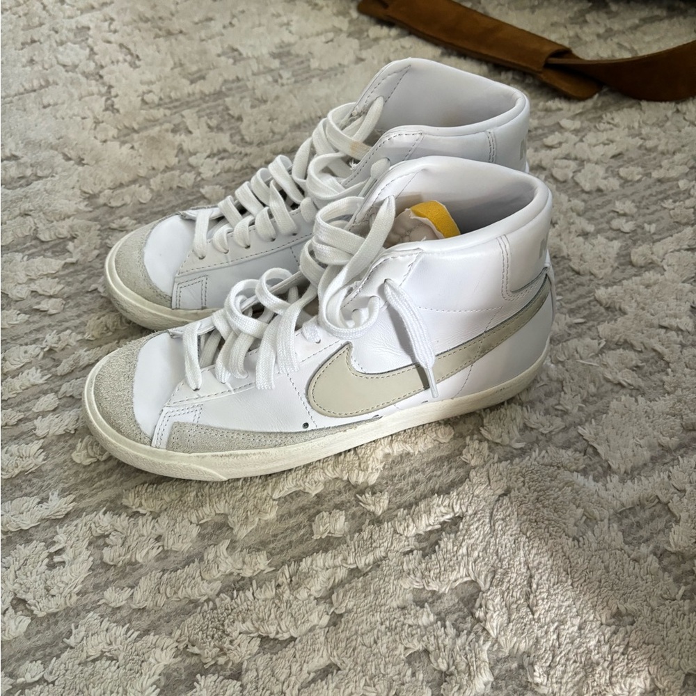 Nike White and Light Gray High-Tops